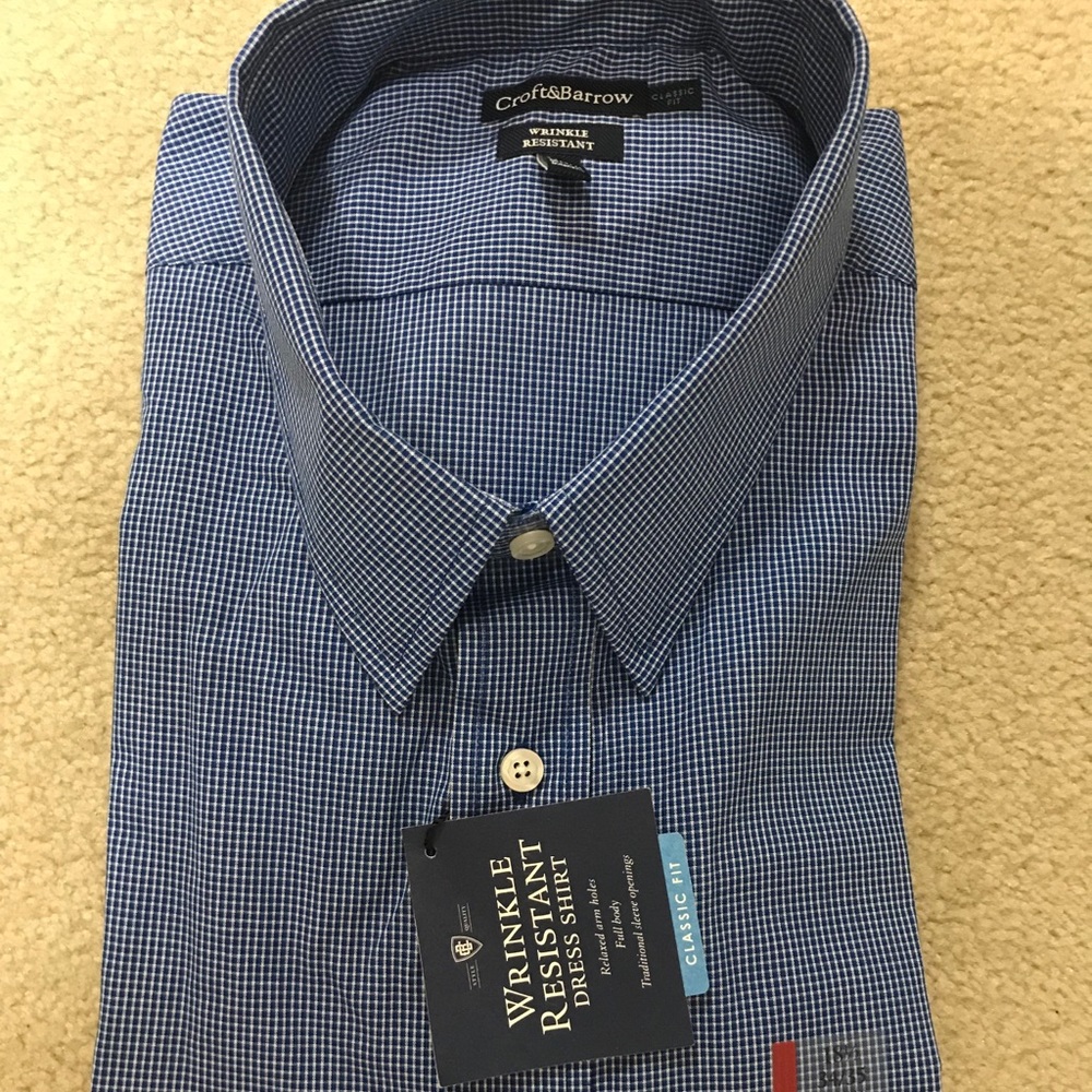 Men’s Croft & Barrow long sleeve blue dress shirt.